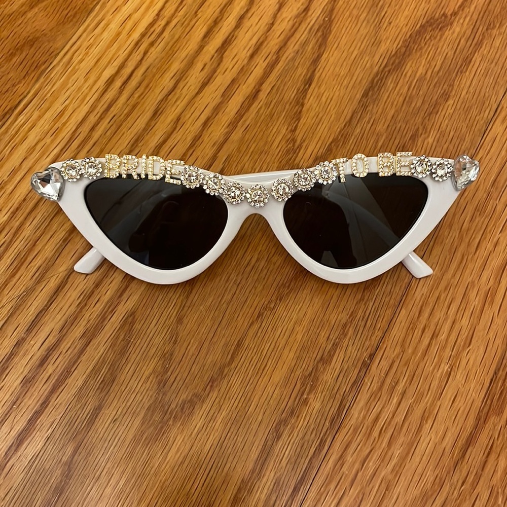 Bride to Be cat eye sunnies 😎